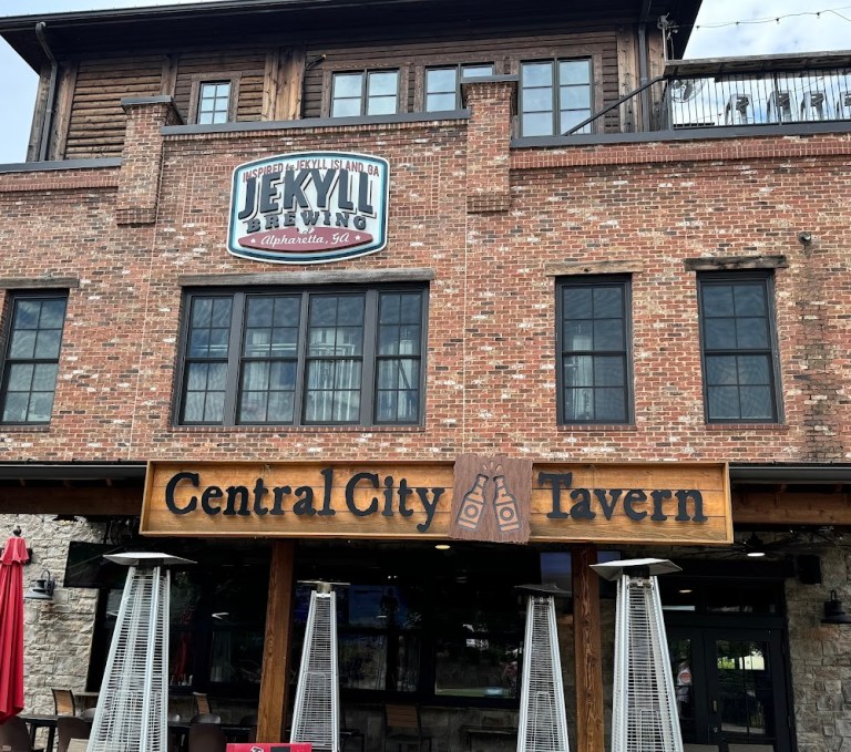 1762054331642 cu3xlof9 central city tavern interior 2 768x679