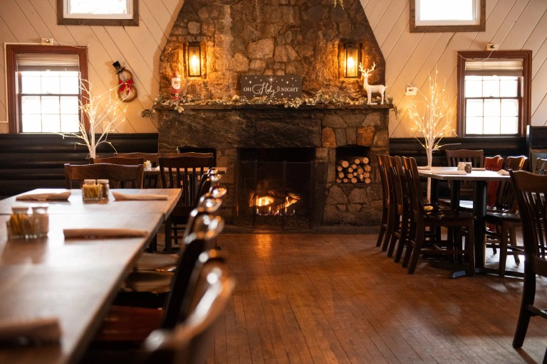 robertos log cabin lebanon ct 1 768x512