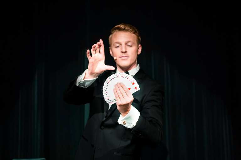 67e5aafb80333755eb4fffe3 magic6 768x512