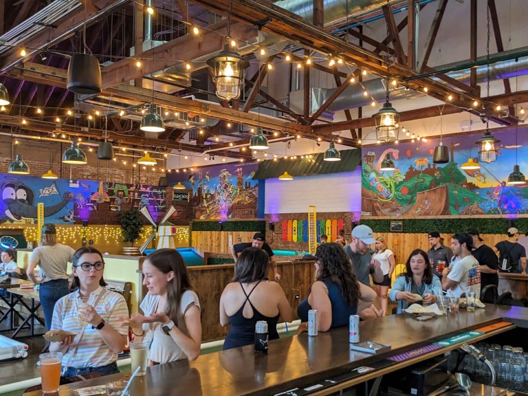 LakeviewBar2 Wide 768x576
