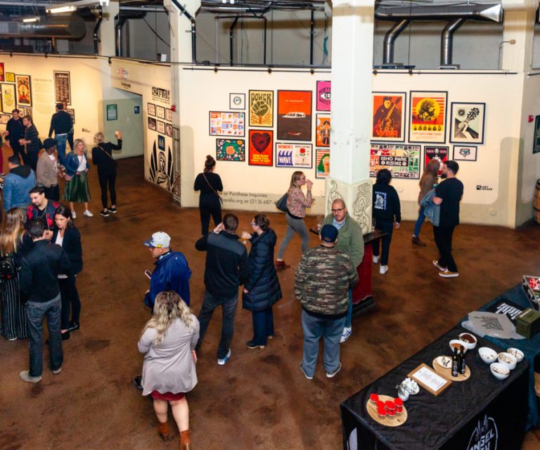 art opening crowd 2 900x750 1 768x640
