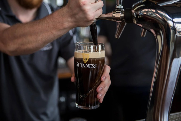kirwans 54 pouring pint 768x512