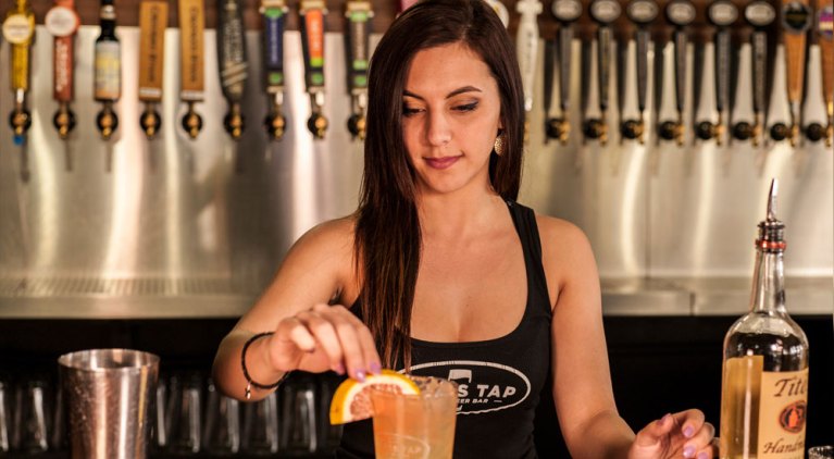 Bartender Pour Mixed Drink 2 768x422