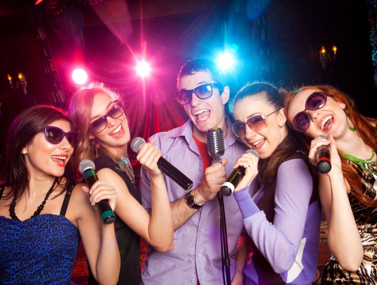 Karaoke 2048x1551 1 768x582