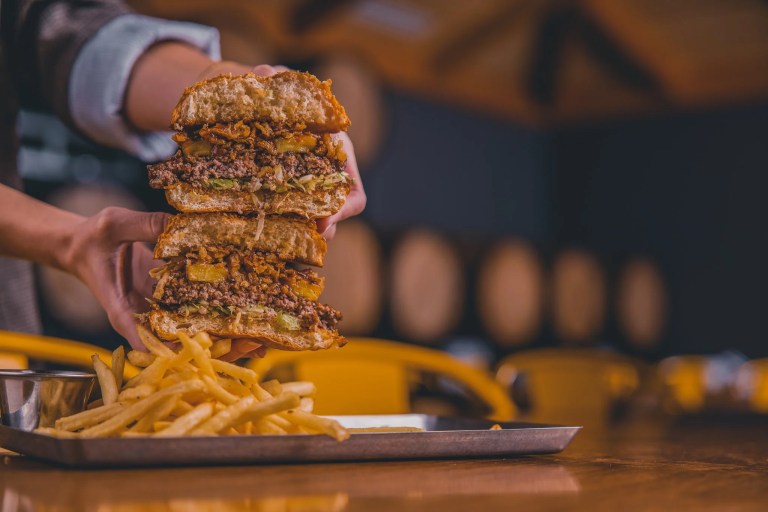TheHawaiianBurger 23 768x512