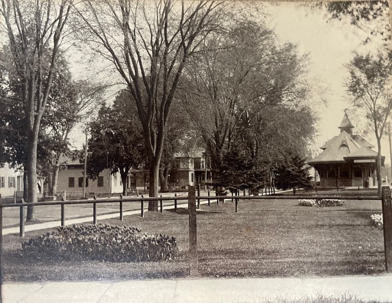depot bw 768x594
